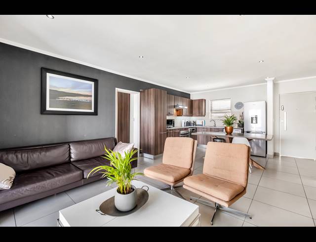 2 BEDROOM APARTMENT FOR SALE IN SANDOWN